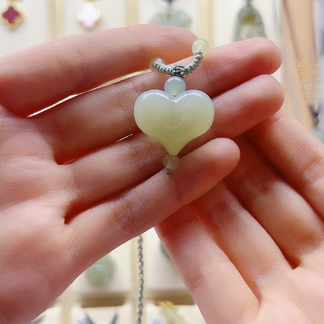 铃****和田玉未镶嵌吊坠(赠链)