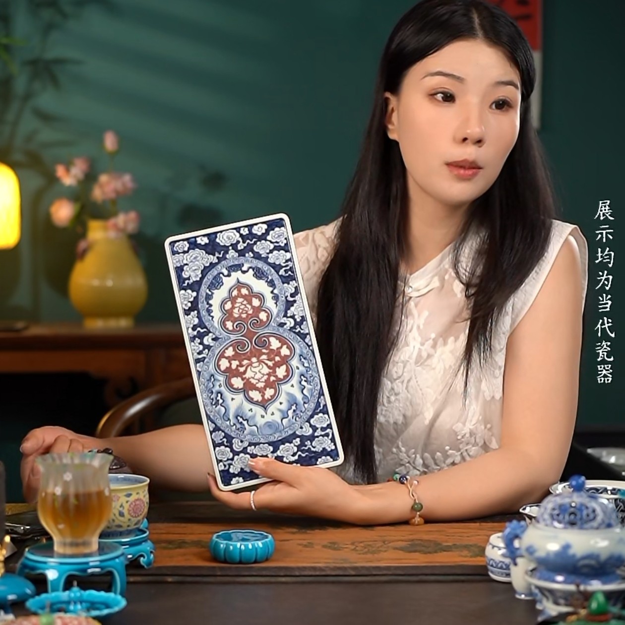 【品遗敬仁】子润窑青花釉里红暗刻牡丹葫芦长干泡壶承 长29 宽14.3