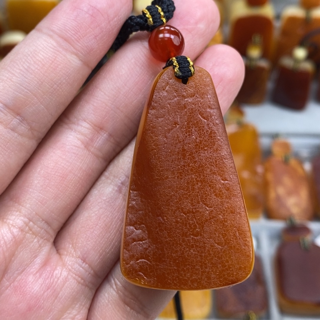 蜜蜡未镶嵌珠宝奇石