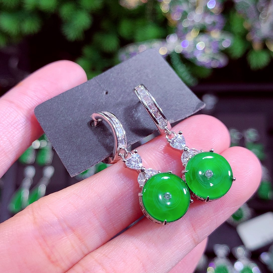 颈饰未镶嵌翡翠天然