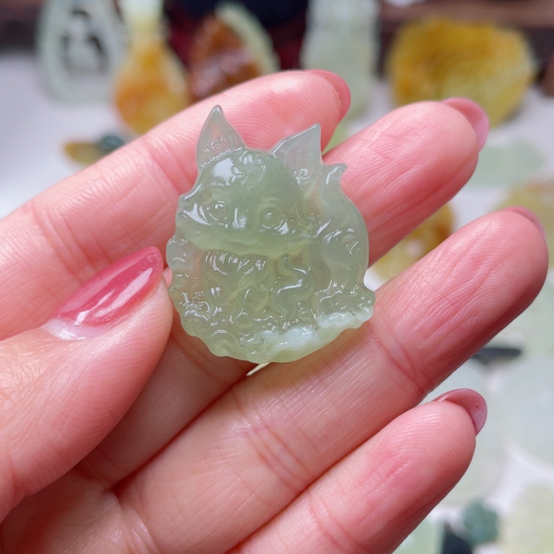 蛇纹石玉颈饰未镶嵌