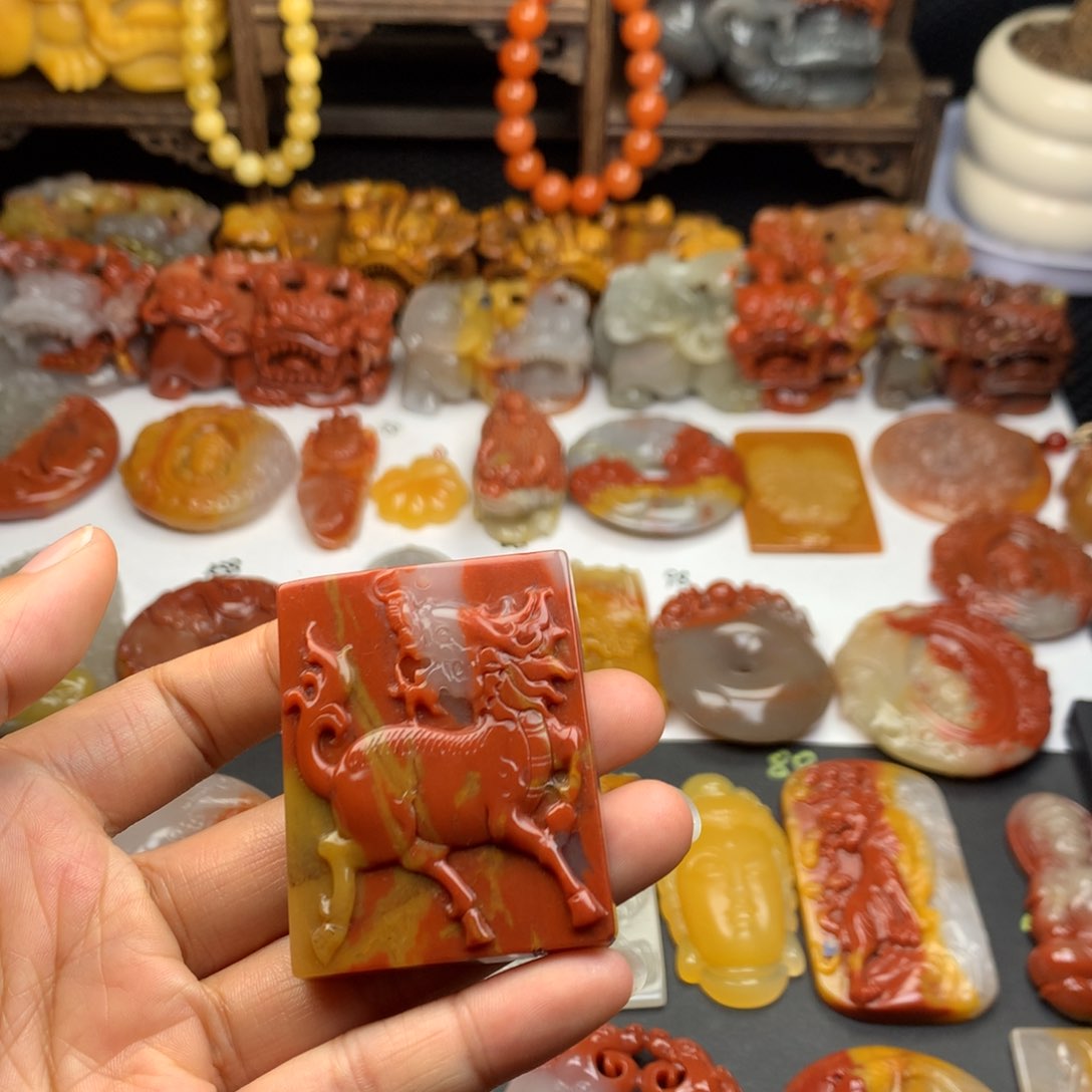 石英质玉（黄龙玉）未镶嵌挂件