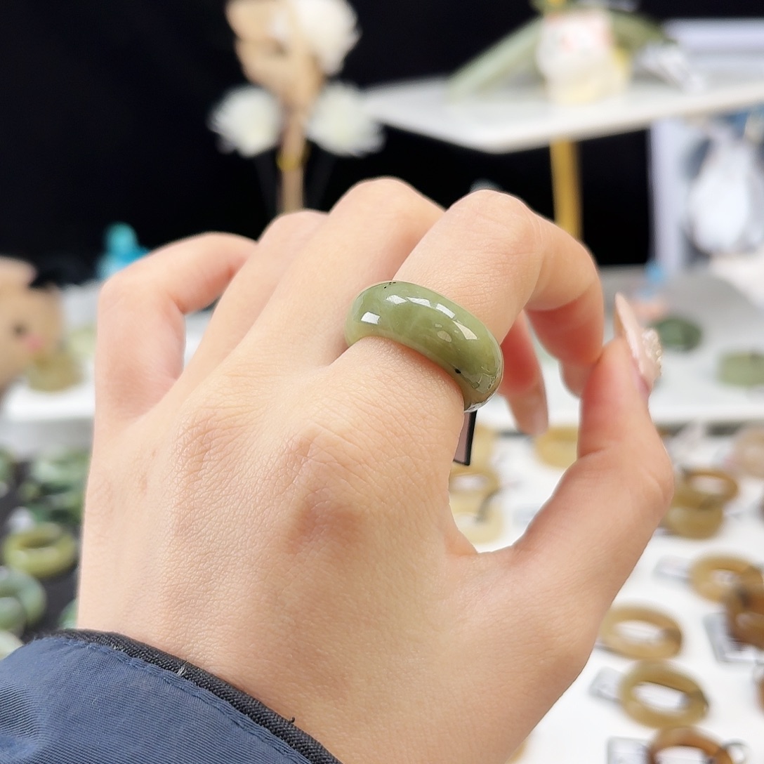 和田玉未镶嵌戒指P16黑羊洞轮胎16.9不退换