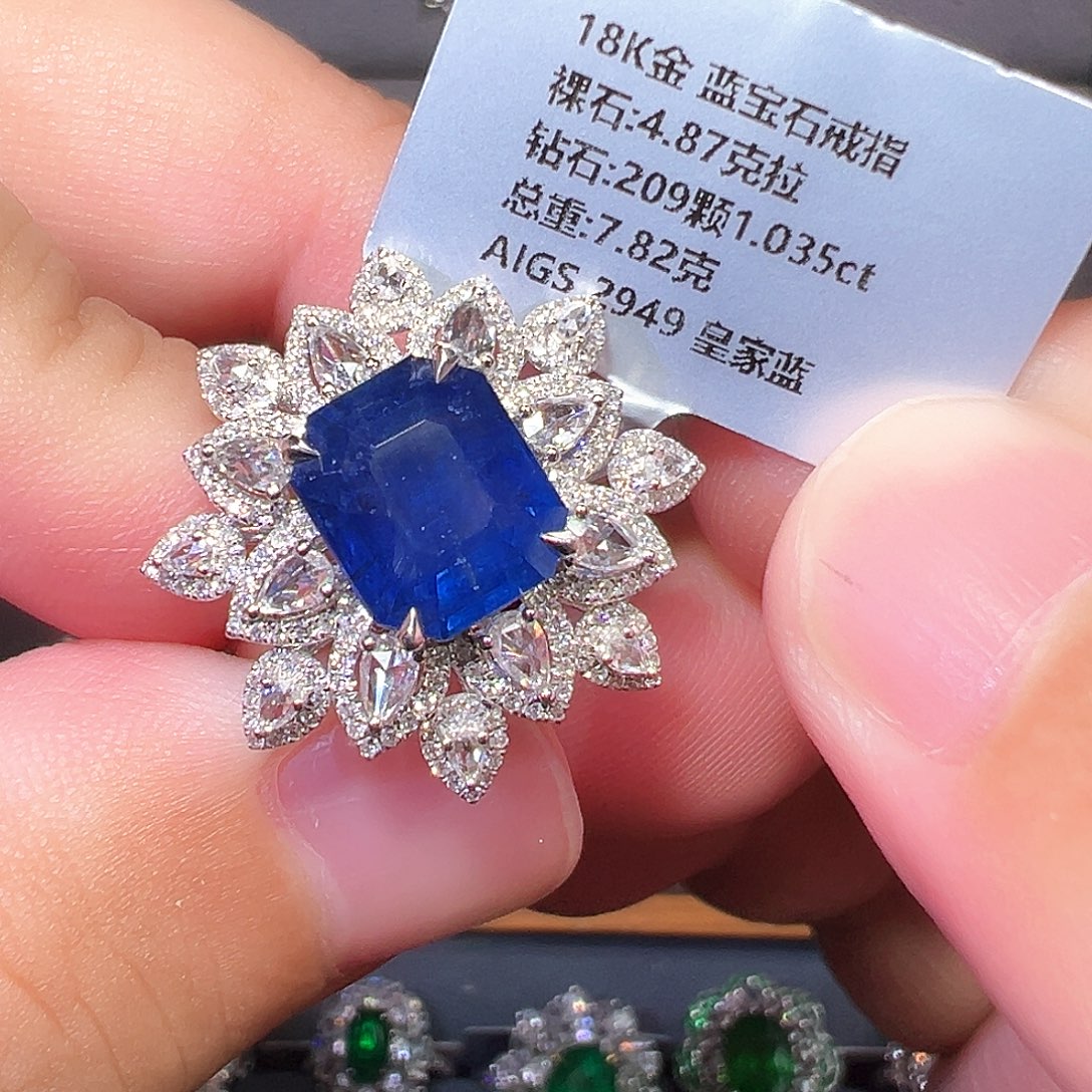 18K金镶嵌戒指蓝宝石