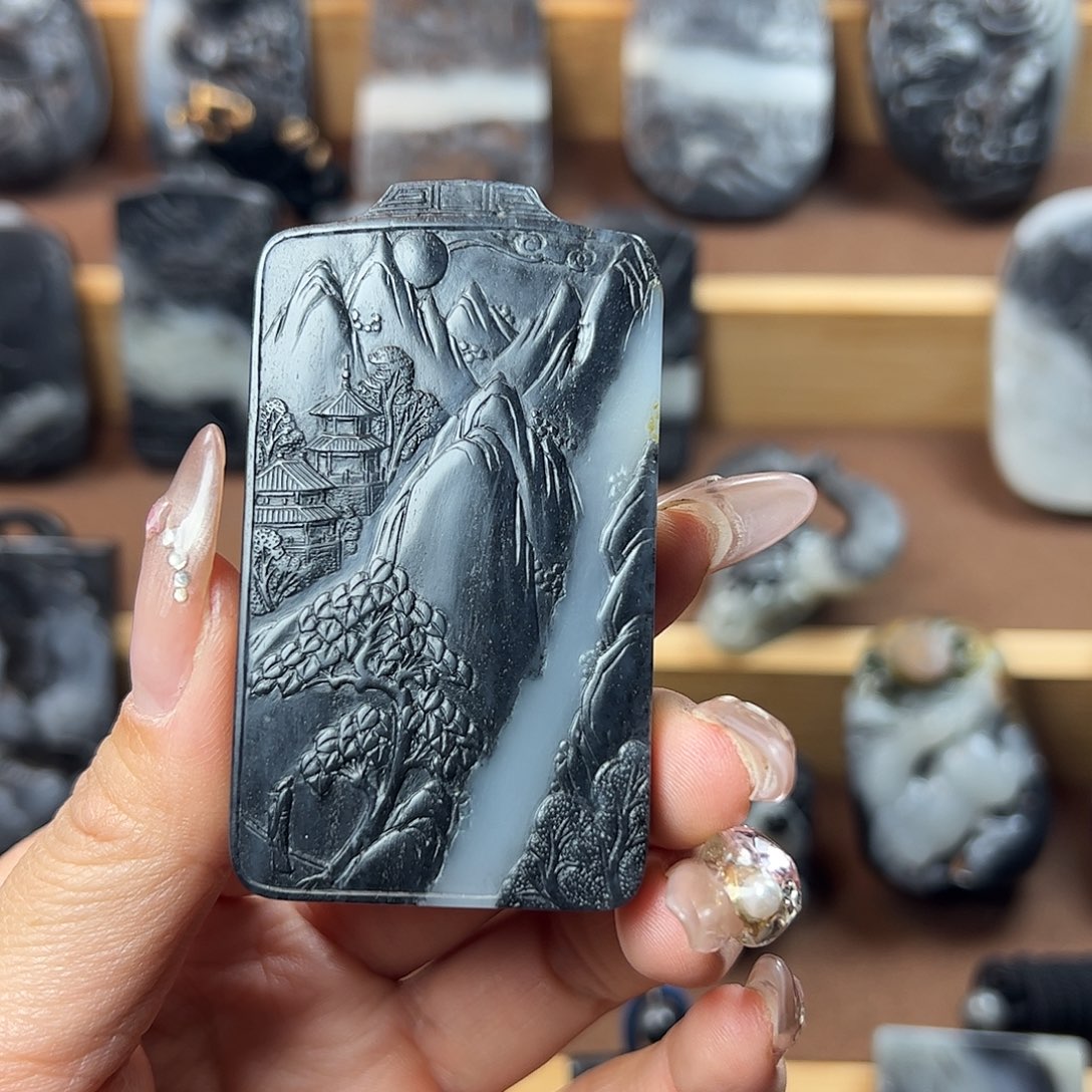 和田玉颈饰未镶嵌乾****者