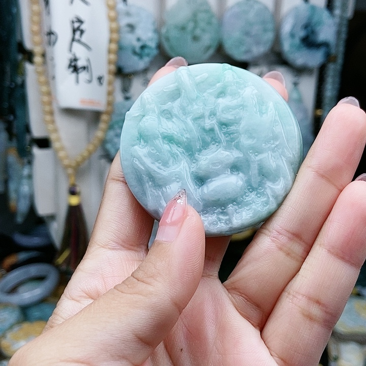 颈饰足铂镶嵌翡翠翡翠
