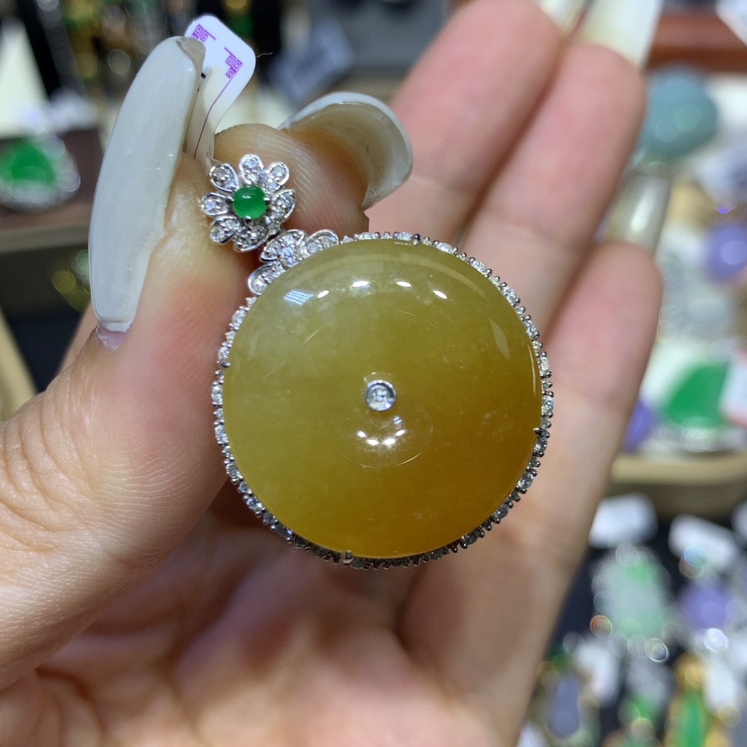 翡翠18K金镶嵌颈饰