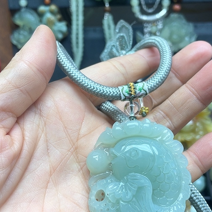 未镶嵌蛇纹石玉颈饰