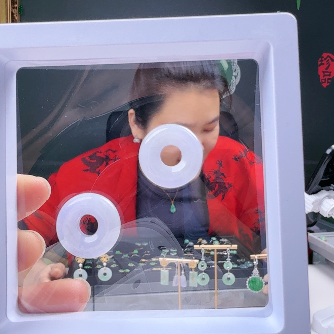 李***红翡翠未镶嵌耳饰翡翠