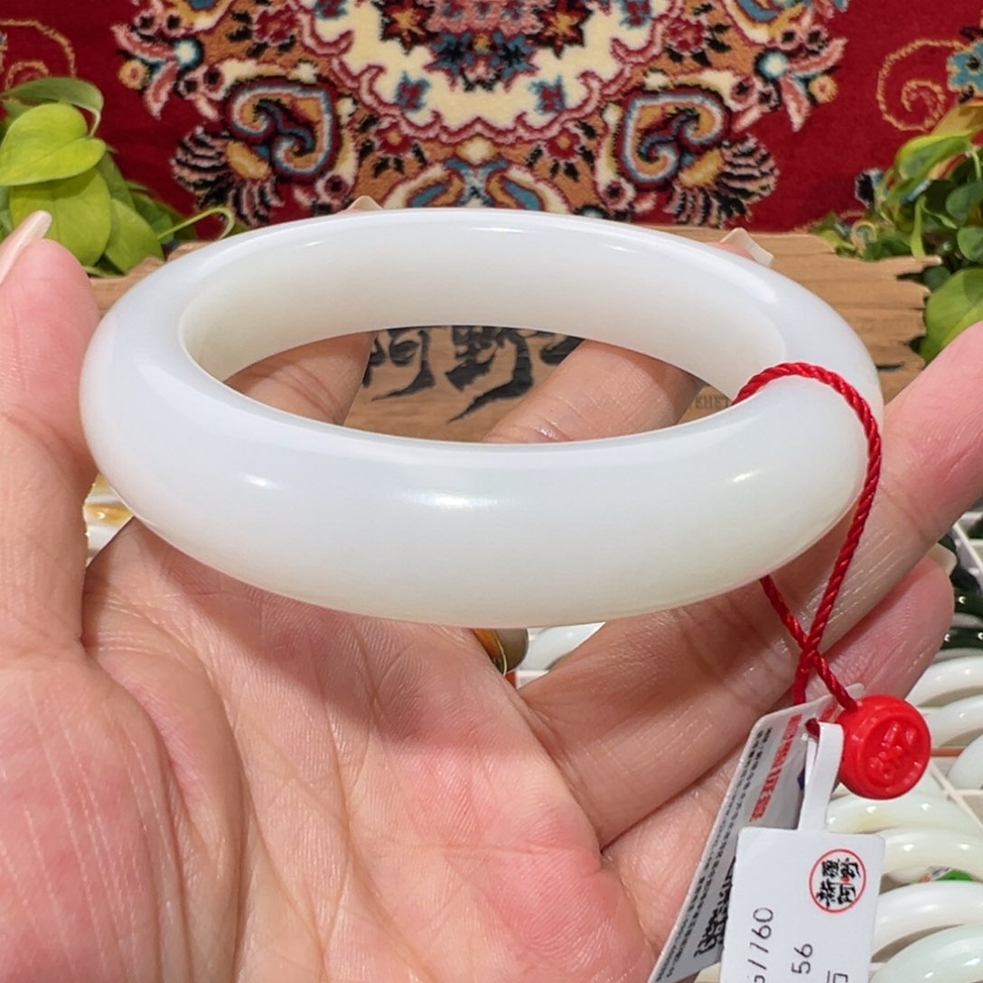 未镶嵌手镯和田玉柔光新疆女款和田玉镯