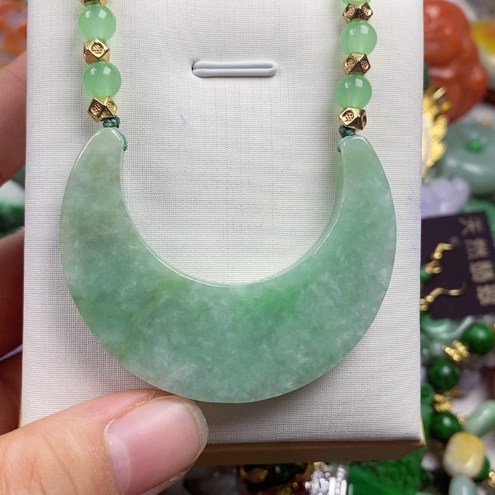 翡翠未镶嵌吊坠(赠链)