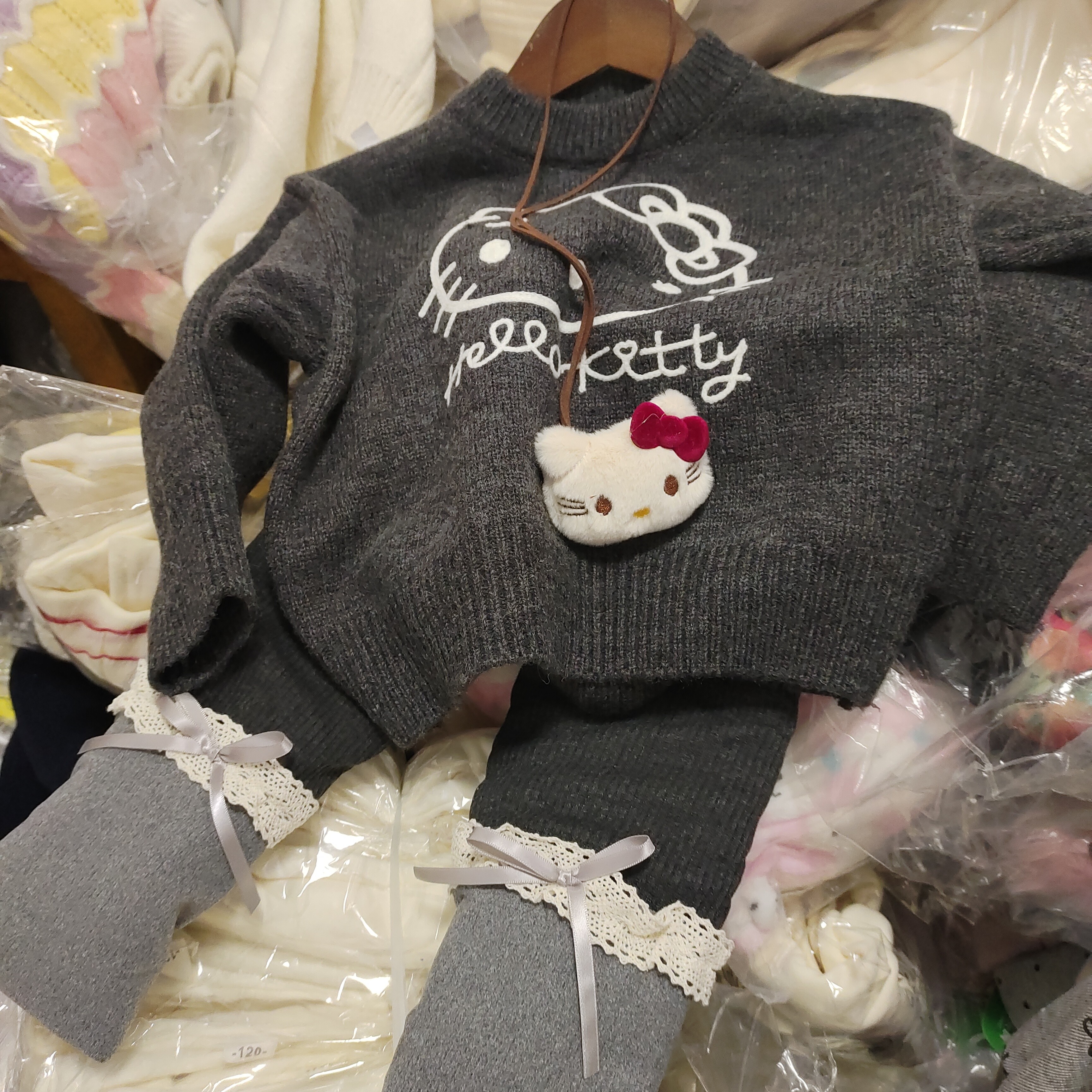 女童秋冬针织KT猫刺绣套头软糯洋气毛衣