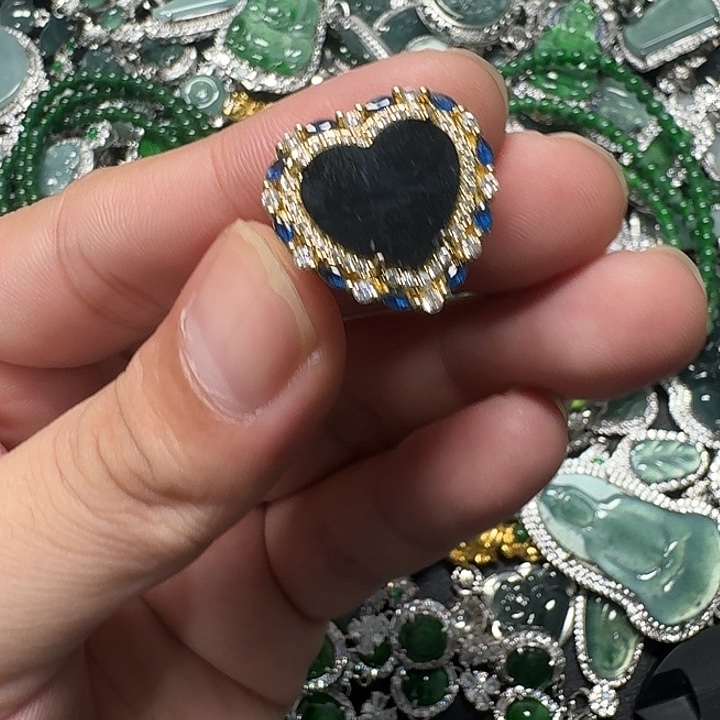 翡翠未镶嵌颈饰天然A货翡翠放漏