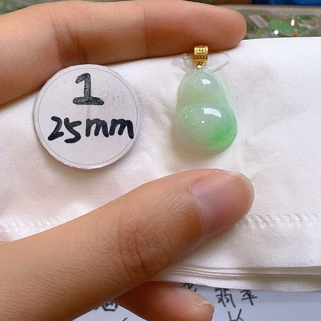 翡翠颈饰18K金镶嵌翡翠