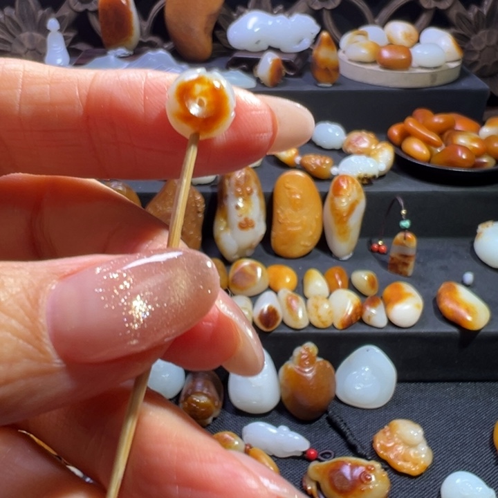 用***3和田玉未镶嵌颈饰