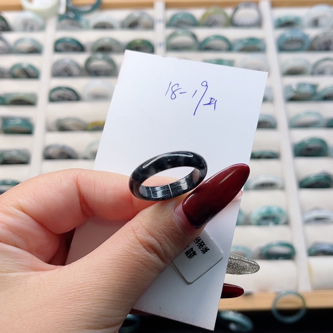 翡翠戒指未镶嵌翡翠