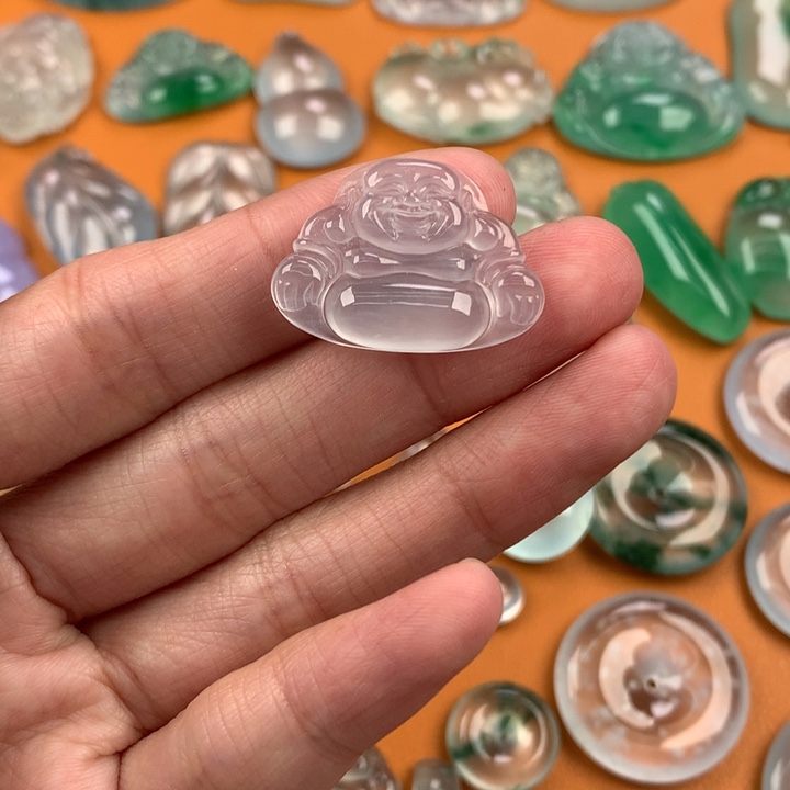 翡翠挂件未镶嵌….