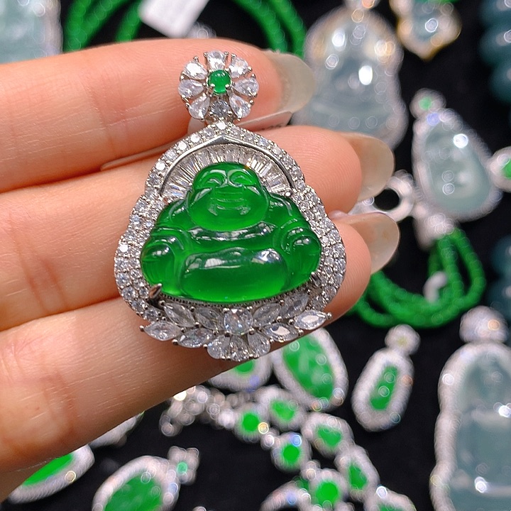 翡翠颈饰未镶嵌翡翠