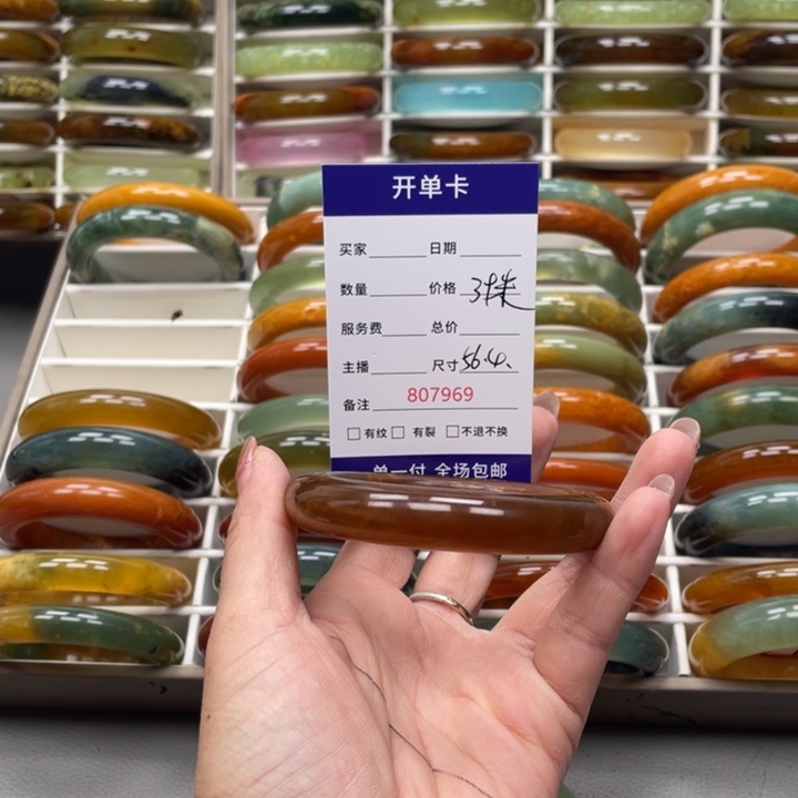 阳***阳蛇纹石玉未镶嵌手镯