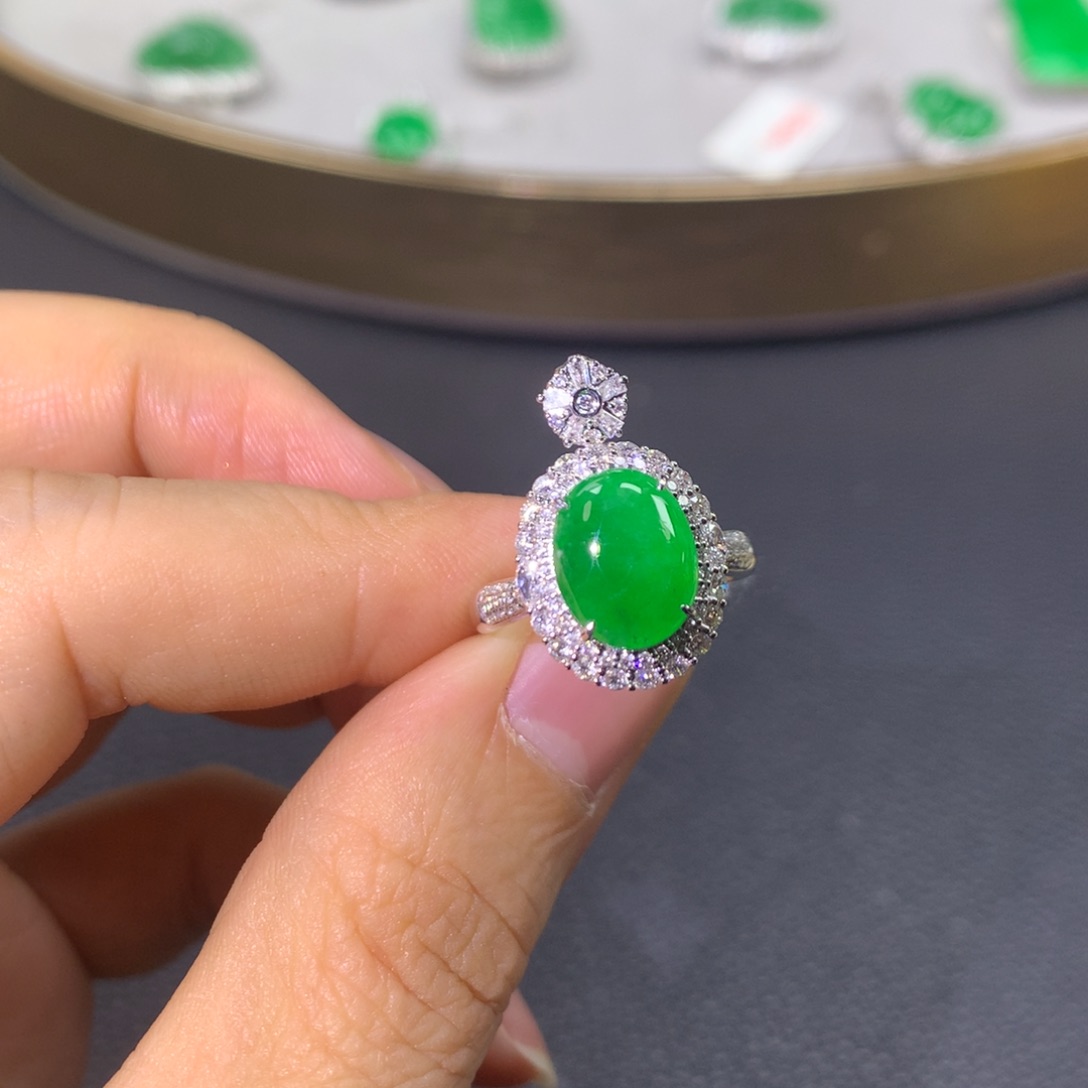 翡翠戒指18K金镶嵌翡翠