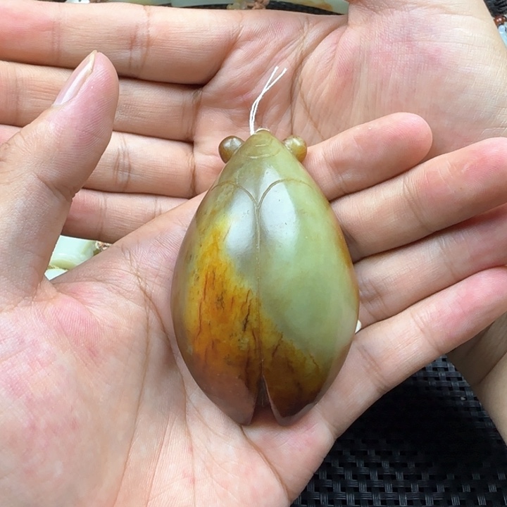 中***）和田玉未镶嵌颈饰