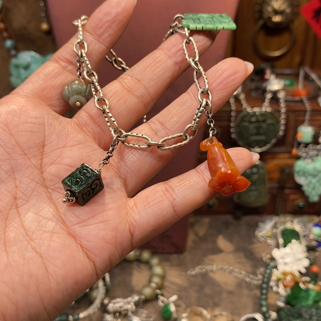 翡翠吊坠(赠链)未镶嵌