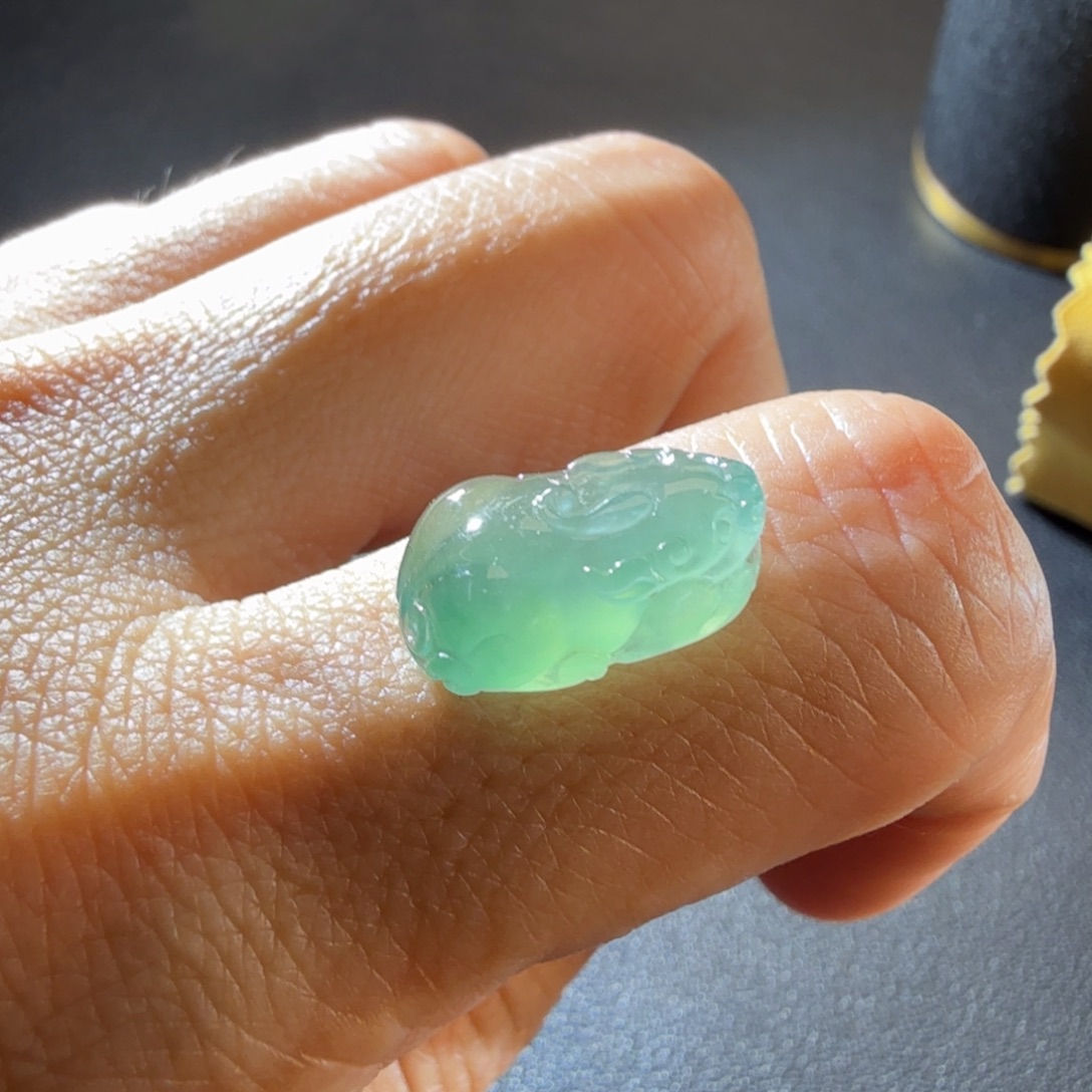 翡翠未镶嵌颈饰珠光宝气