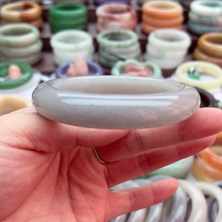 石英质玉手镯未镶嵌