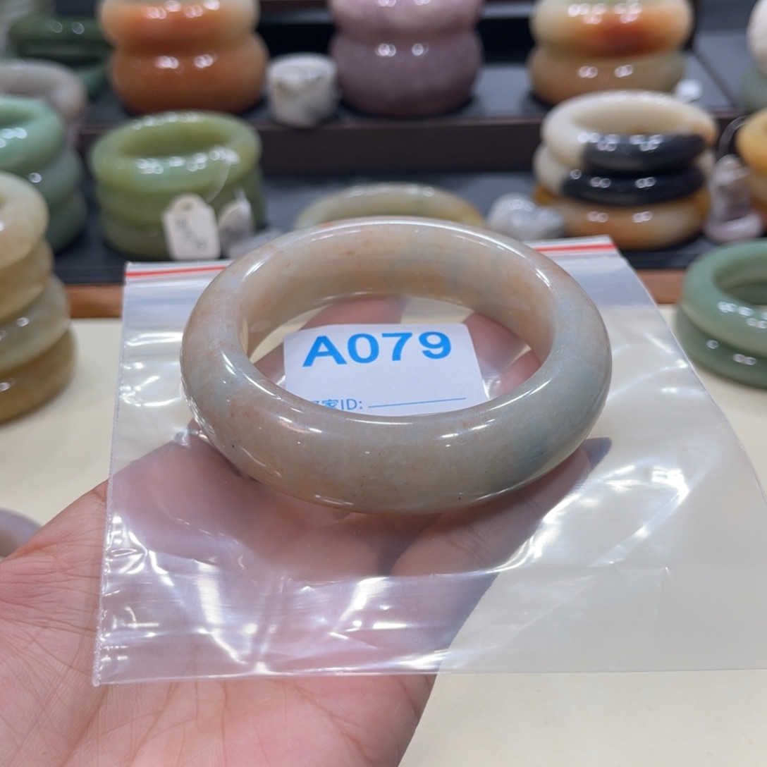 未镶嵌手镯石英岩玉河*?