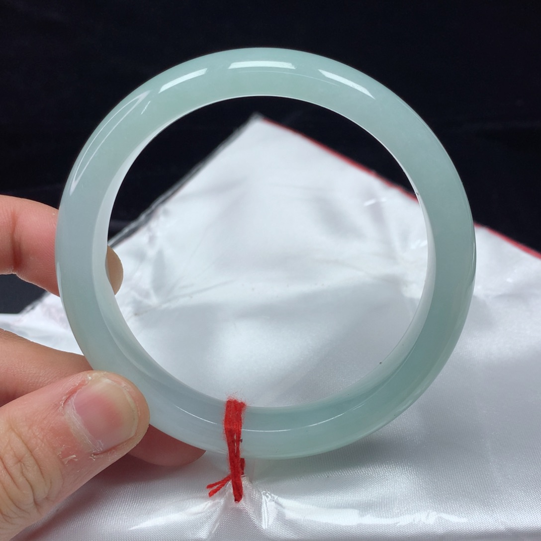 翡翠手镯（圆镯）未镶嵌61.5