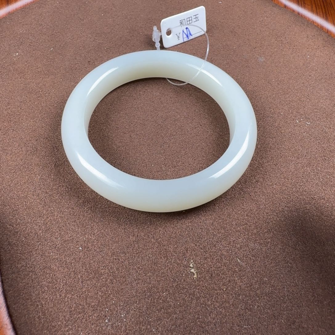 M***y和田玉未镶嵌手镯