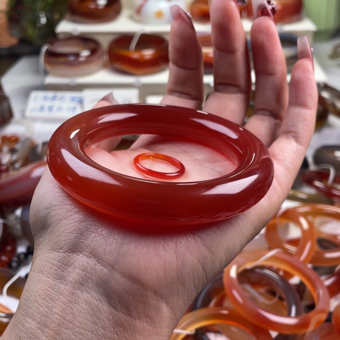 玛瑙/玉髓手镯未镶嵌W***r