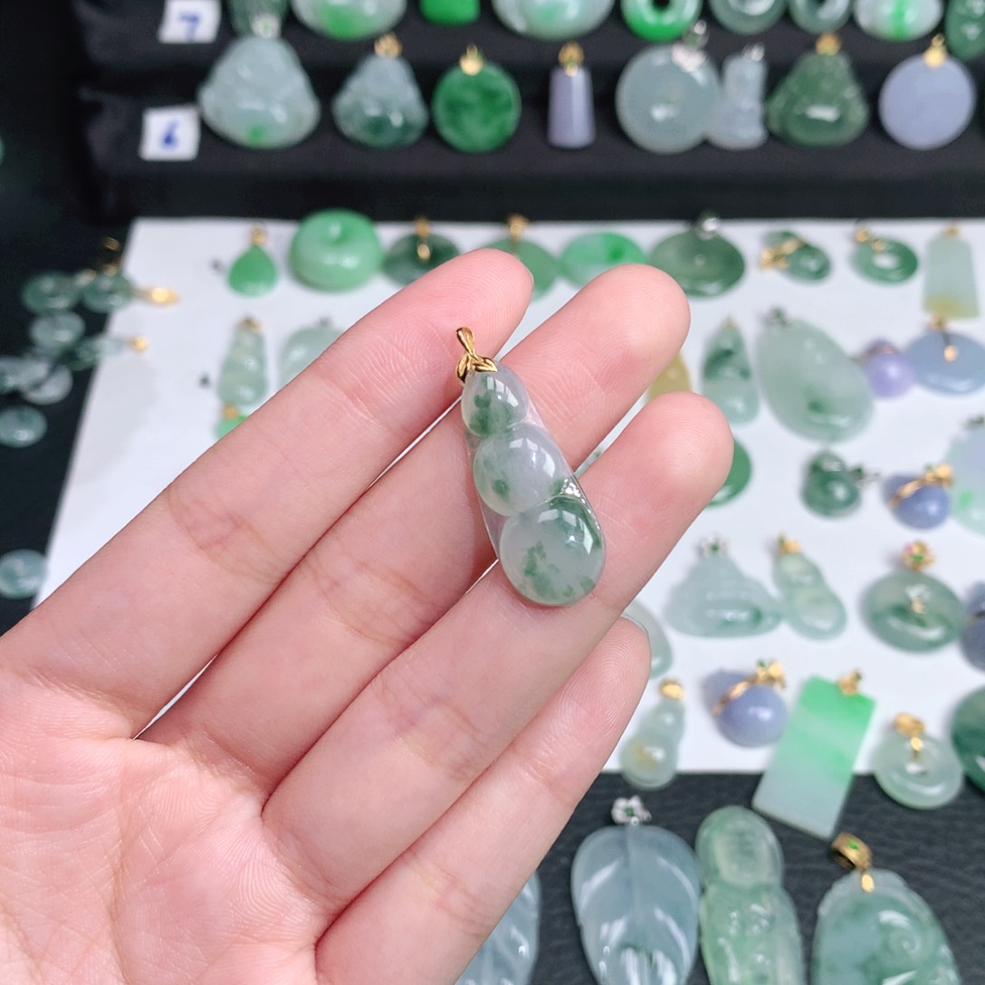 翡翠颈饰未镶嵌翡翠