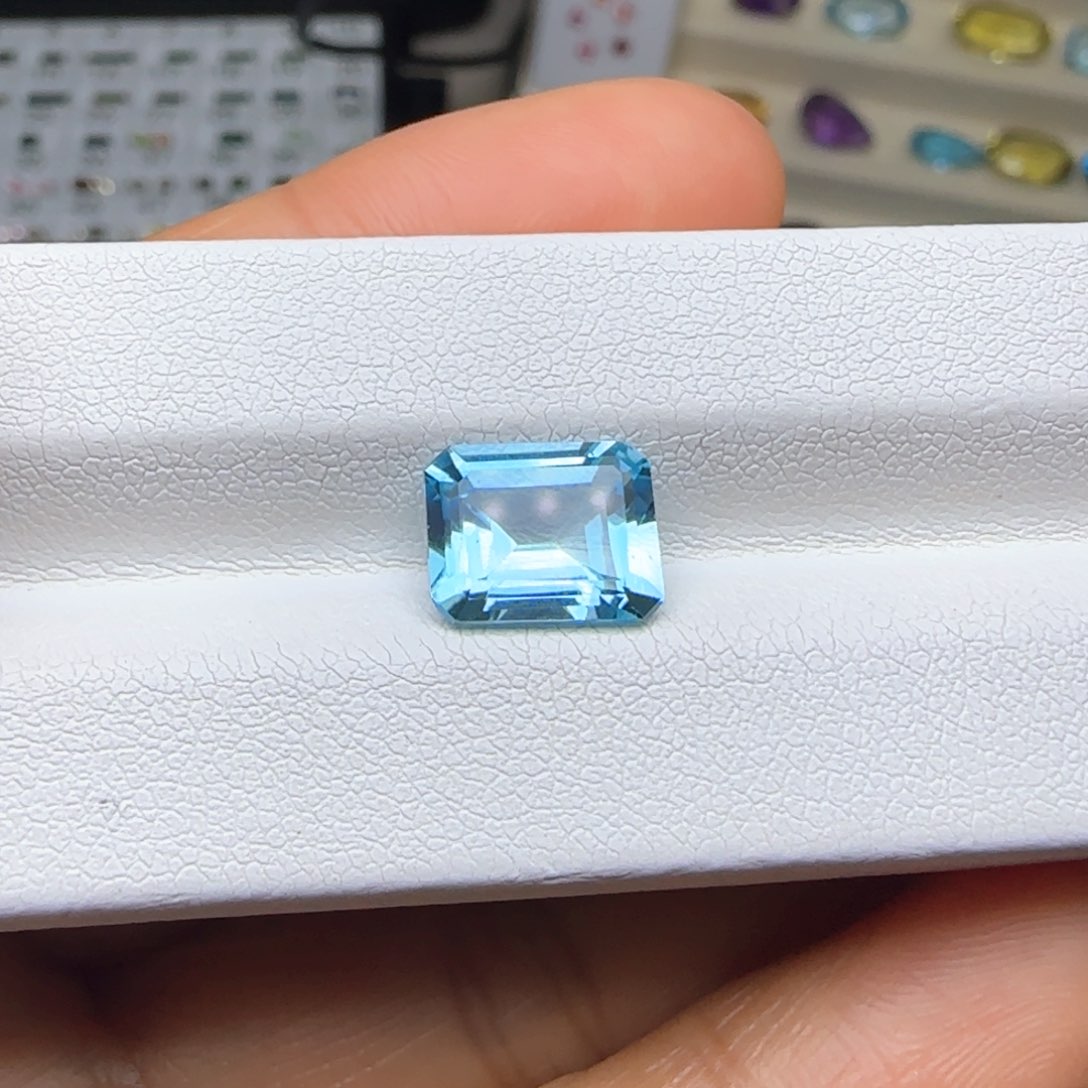 托帕石裸石未镶嵌8*10mm 3.7克拉