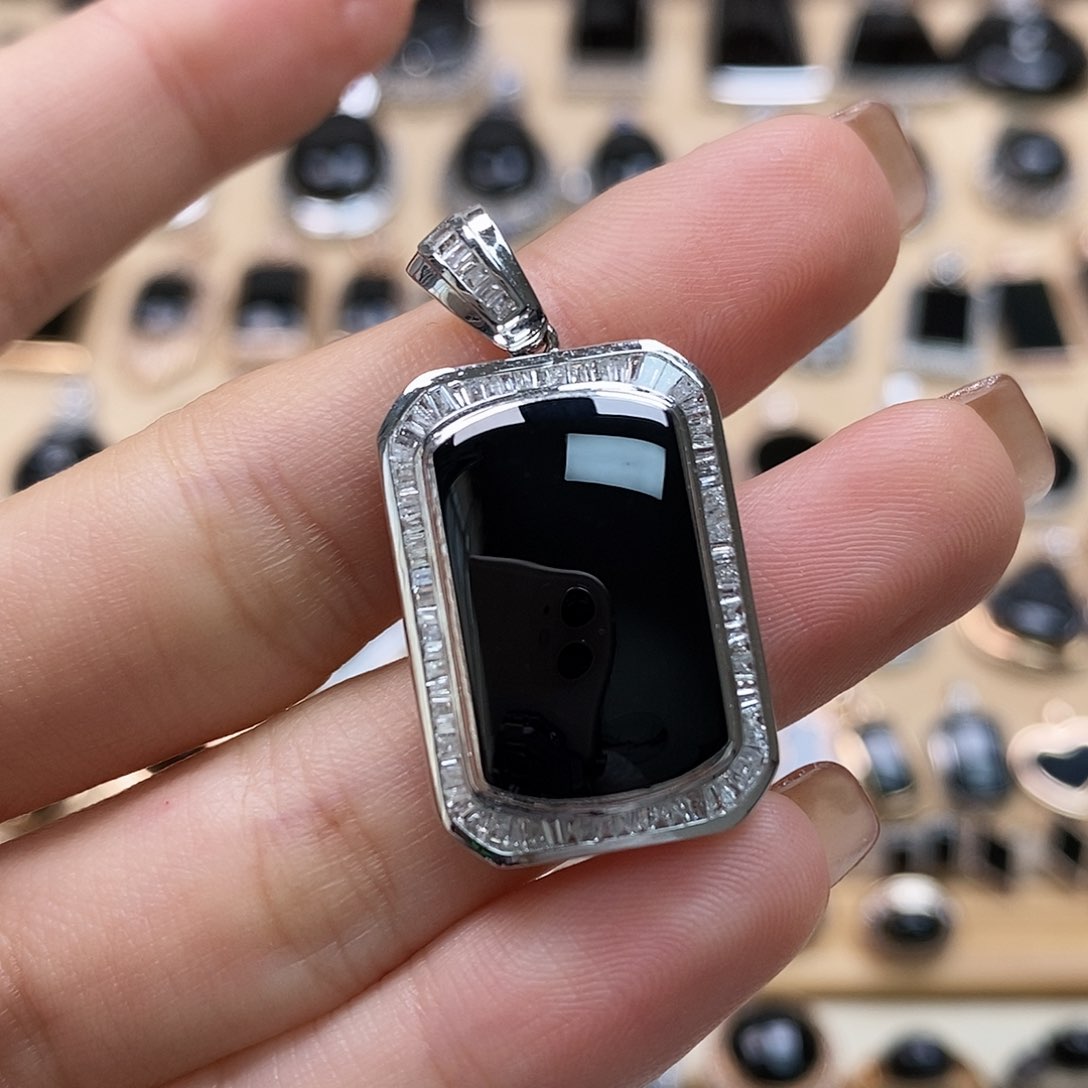 翡翠颈饰18K金镶嵌天然翡翠墨翠