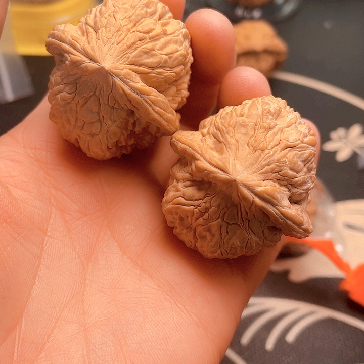 文玩核桃吊坠金钱豹一对