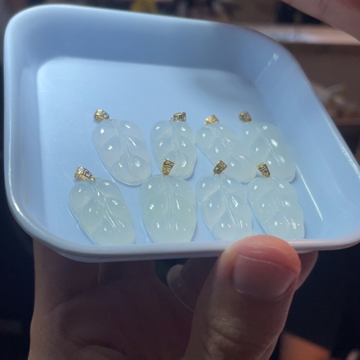 缅甸翡翠A货冰件叶子吊坠18K金镶嵌