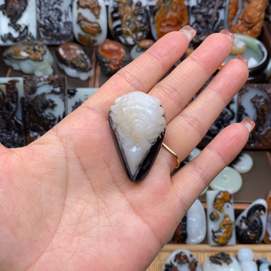 颈饰未镶嵌和田玉