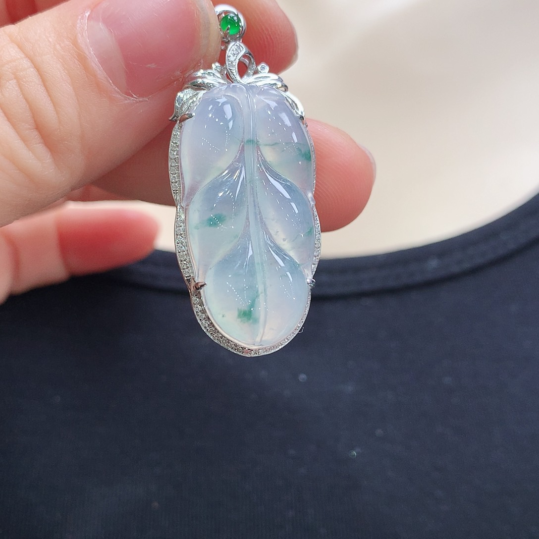 翡翠颈饰18K金镶嵌叶子