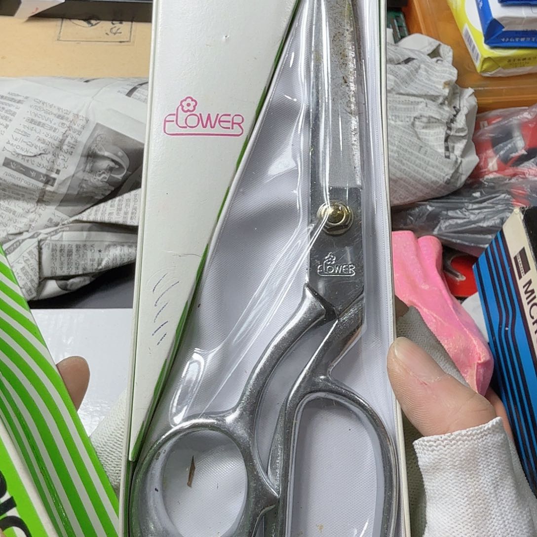 酒***醺中古商品，瑕疵品，不保好坏。234