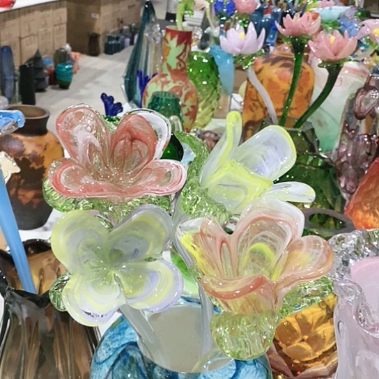 琉璃花瓶高45厘米宽8厘米