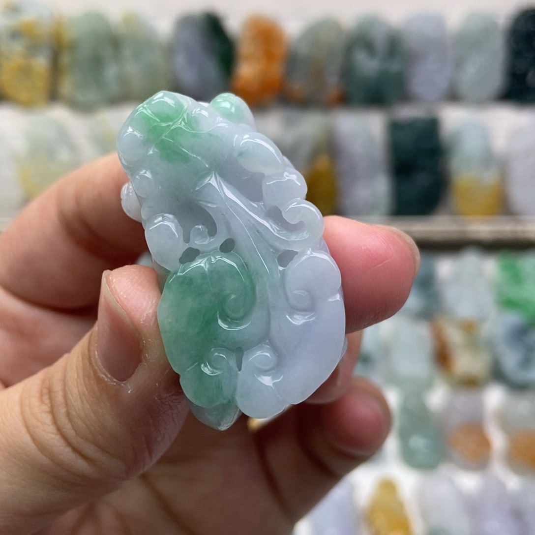 翡翠未镶嵌吊坠(赠链)口含珠