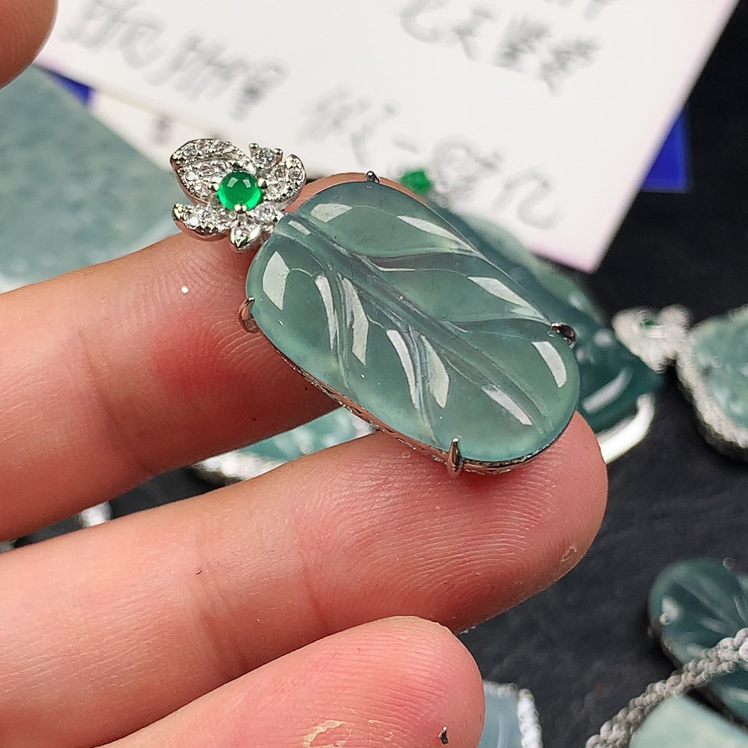 翡翠未镶嵌颈饰叶子