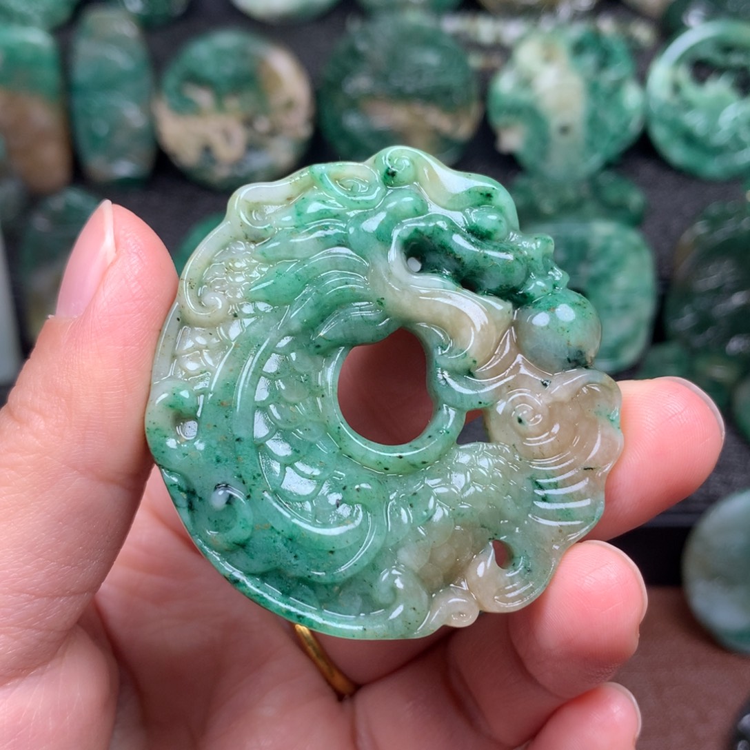 独山玉未镶嵌颈饰