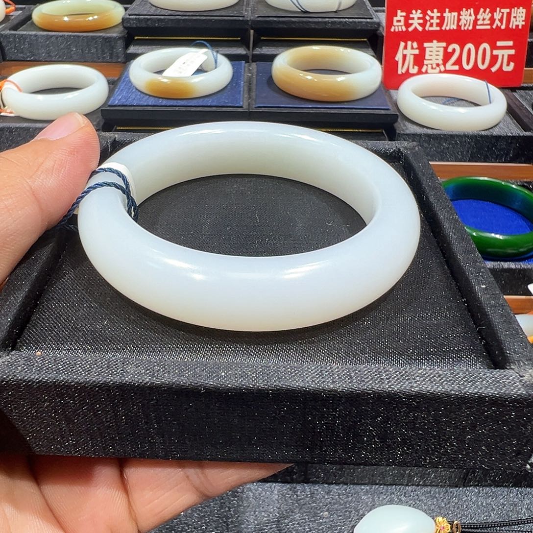 未镶嵌手镯和田玉