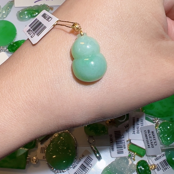 翡翠挂件18K金镶嵌翡翠