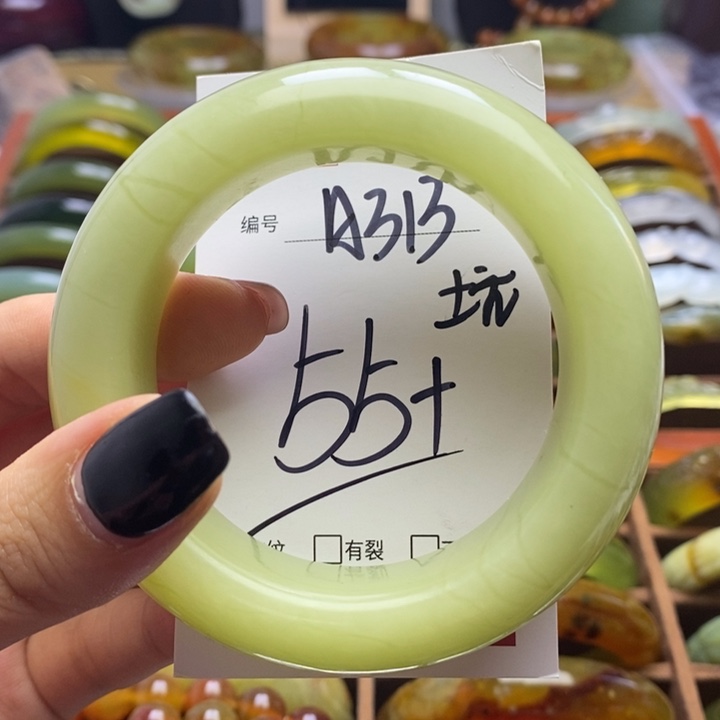 蛇纹石玉手镯未镶嵌