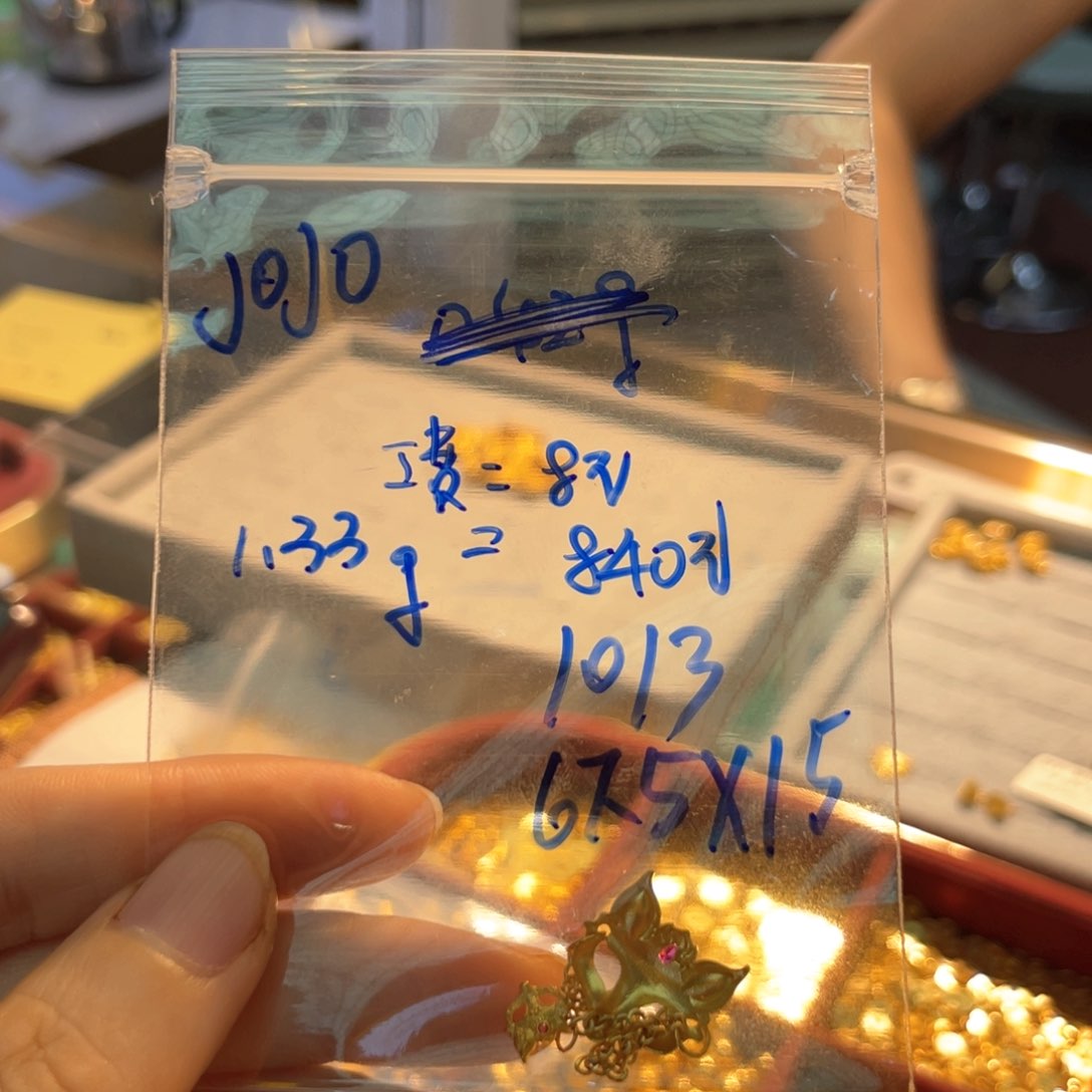 颈饰18K金镶嵌和田玉J**O