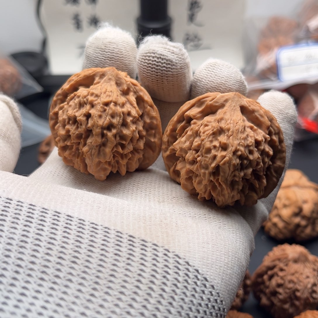 文玩核桃把件皇冠