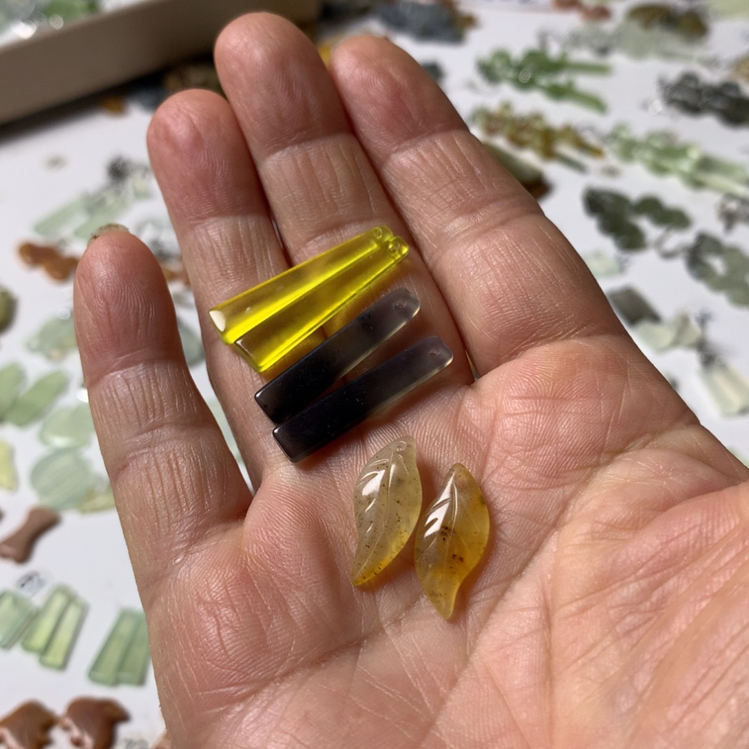 闹***迷蛇纹石玉合金耳环